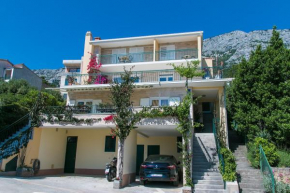  Apartments and rooms with parking space Brela, Makarska - 2717  Брела